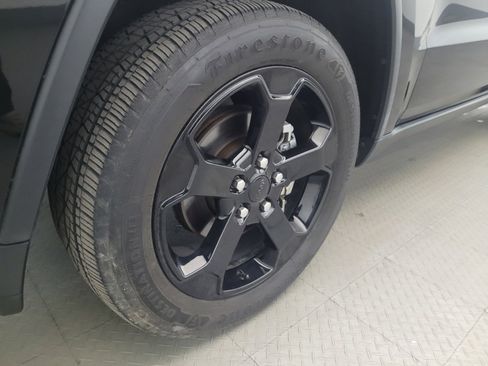 Used 2019 Jeep Grand Cherokee Laredo RWD image 31