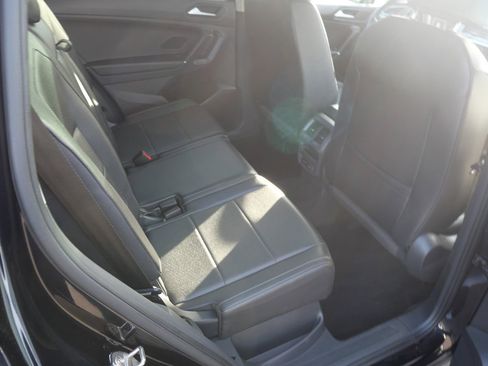 Used 2020 Volkswagen Tiguan SEL image 24