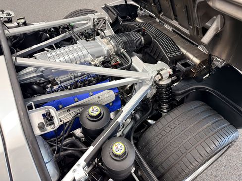 Used 2005 Ford GT RWD image 15