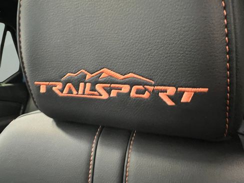 Used 2025 Honda Pilot TrailSport image 29