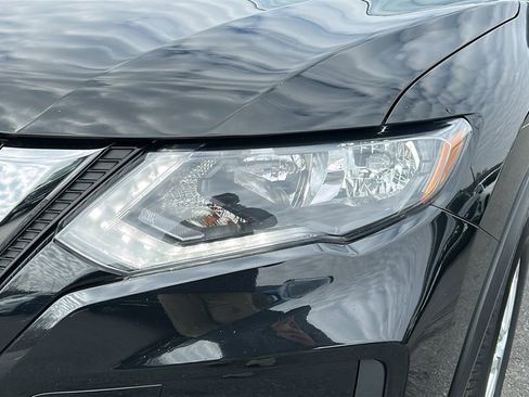 Used 2018 Nissan Rogue SV w/ Premium Package image 8