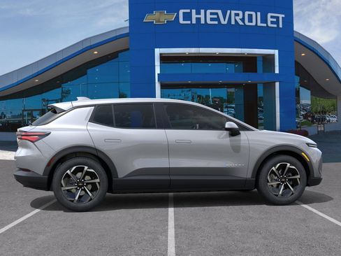 New 2026 Chevrolet Equinox EV LT image 32