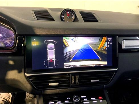 Certified 2023 Porsche Cayenne Platinum Edition AWD/4WD image 31