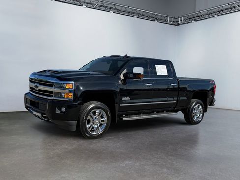 Used 2019 Chevrolet Silverado 2500 High Country w/ Duramax Plus Package AWD/4WD image 7