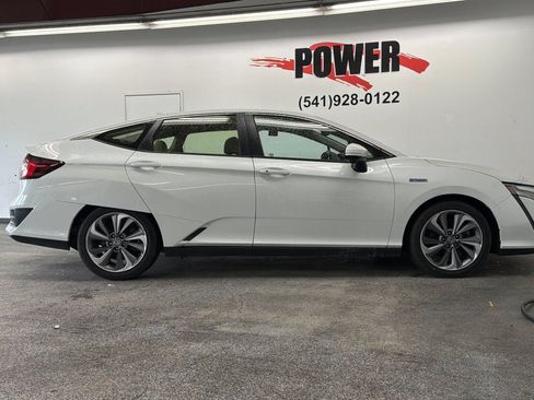 Used 2020 Honda Clarity Touring image 2
