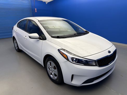 Used 2018 Kia Forte LX FWD image 2