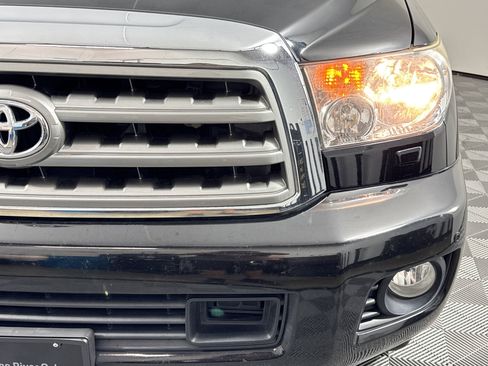 Used 2016 Toyota Sequoia Platinum image 10