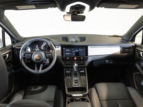 Certified 2026 Porsche Macan AWD/4WD image 22