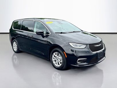 Used 2024 Chrysler Pacifica Touring-L