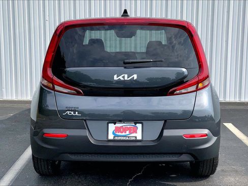 Used 2022 Kia Soul LX w/ Technology Package FWD image 4