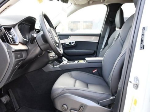 Certified 2025 Volvo XC90 B6 Plus image 12