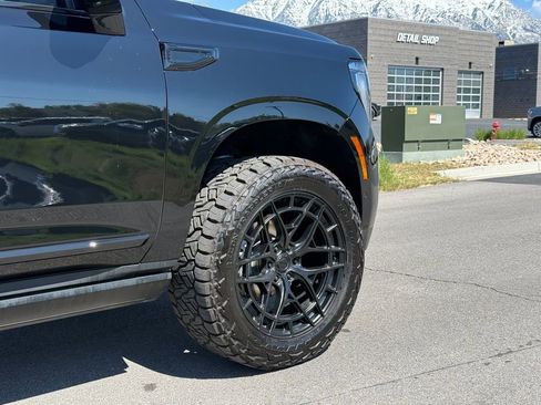 Used 2025 GMC Yukon Denali Ultimate AWD/4WD image 4