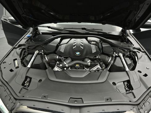 Used 2022 BMW 750i xDrive w/ M Sport Package image 31