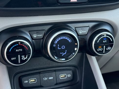 Used 2022 Hyundai Venue SEL image 20