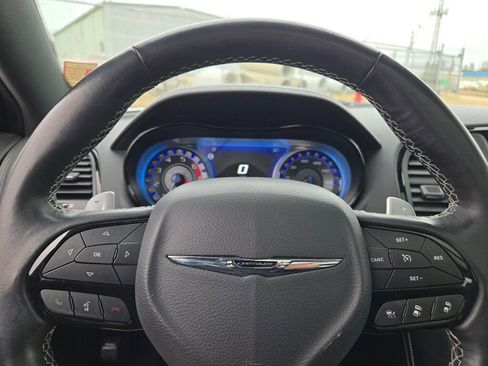 Used 2023 Chrysler 300 C image 32
