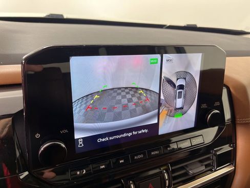 Used 2024 Nissan Pathfinder Platinum w/ Cargo Package image 31