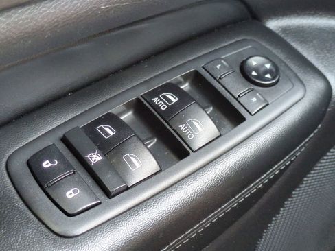 Used 2018 Jeep Grand Cherokee Laredo AWD/4WD image 28