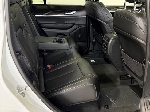 New 2025 Jeep Grand Cherokee Limited w/ Luxury Tech Group II image 13