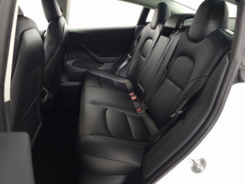 Used 2023 Tesla Model 3 Standard Range image 32