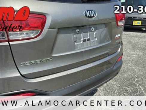 Used 2018 Kia Sorento L FWD image 11