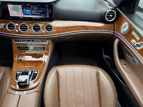 Used 2019 Mercedes-Benz E 300 4MATIC image 30