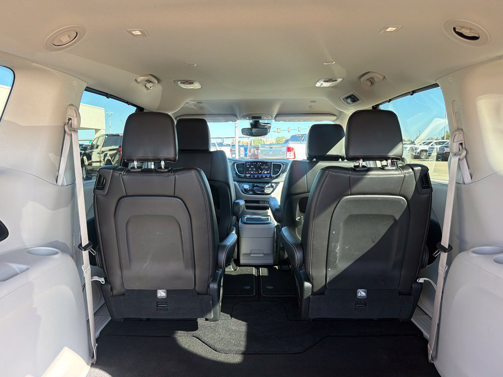 Used 2023 Chrysler Pacifica Touring-L FWD image 15