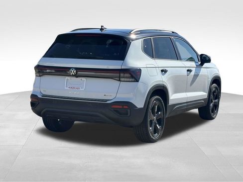 New 2025 Volkswagen Taos SE image 4