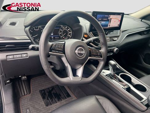 Used 2024 Nissan Altima 2.5 SR w/ SR Premium Package FWD image 11