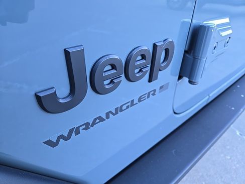 Used 2024 Jeep Wrangler Sport image 19