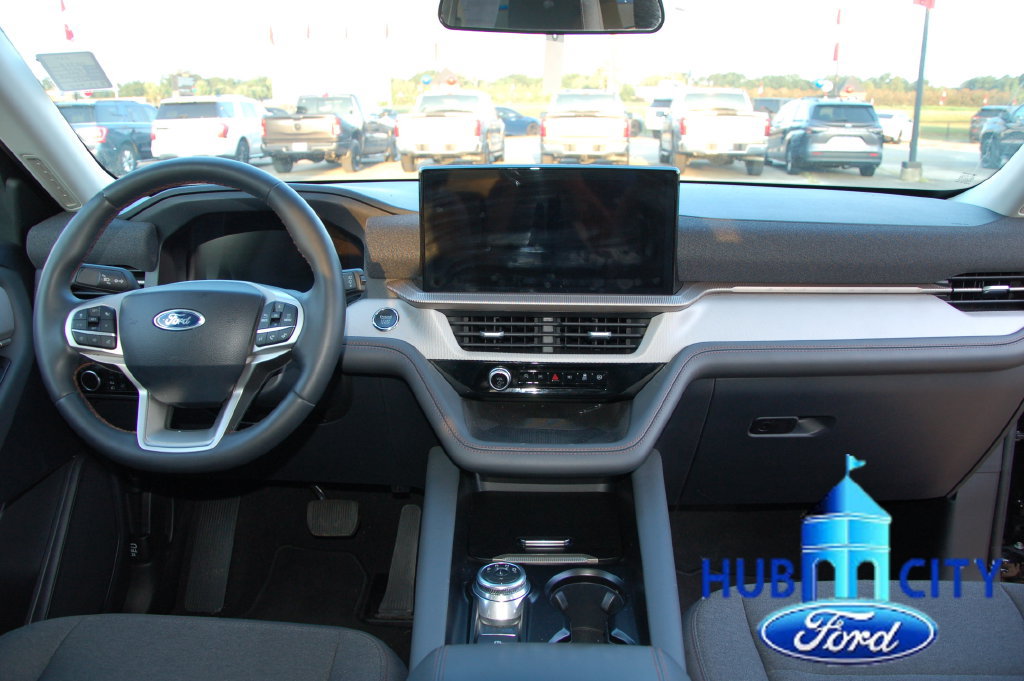 Used 2025 Ford Explorer Active RWD image 17