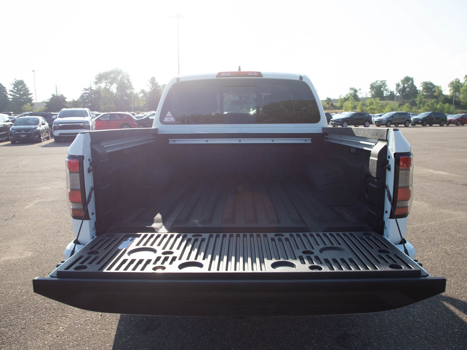 Used 2024 Nissan Frontier SV w/ SV Convenience Package AWD/4WD image 13