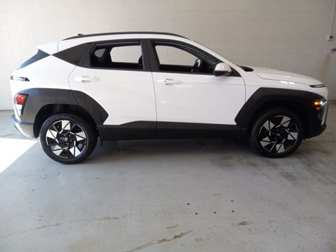 Used 2025 Hyundai Kona SEL AWD/4WD image 2