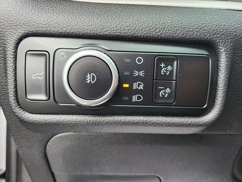 Used 2024 Ford Explorer XLT w/ Equipment Group 202A AWD/4WD image 33
