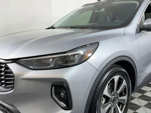 Used 2023 Ford Escape Platinum image 9