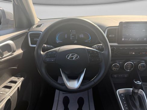 Used 2025 Hyundai Venue SEL FWD image 17