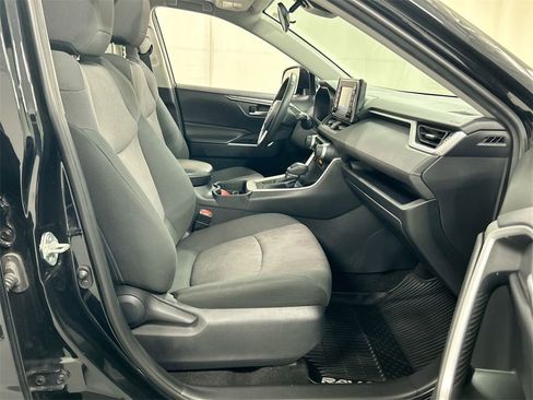 Used 2019 Toyota RAV4 XLE image 23