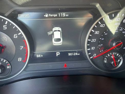 Used 2020 Kia Stinger GT1 RWD image 16