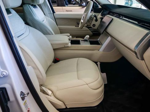 New 2026 Land Rover Range Rover SV AWD/4WD image 17