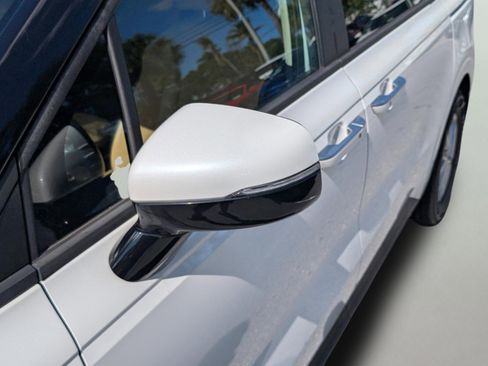 Used 2023 Kia Carnival LX FWD image 30