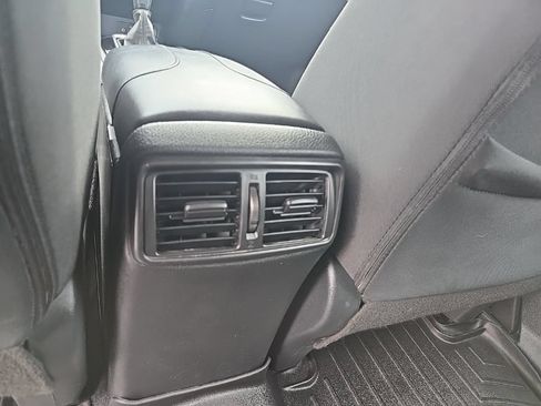 Used 2020 Nissan Rogue S AWD/4WD image 24