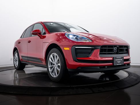 Certified 2026 Porsche Macan image 9
