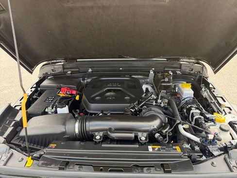 Used 2024 Jeep Wrangler Unlimited Sport AWD/4WD image 18