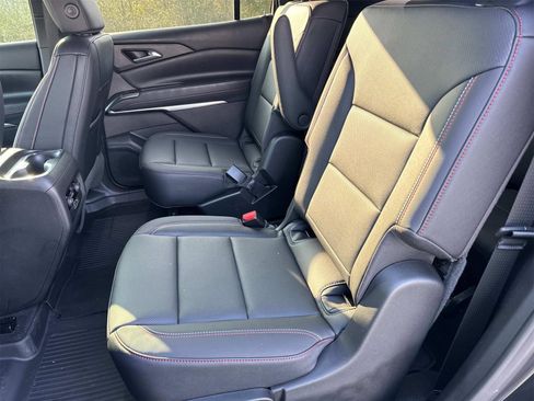 Used 2026 Chevrolet Traverse Z71 image 16