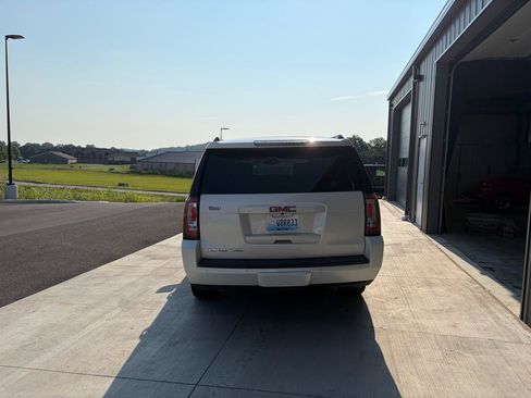 Used 2015 GMC Yukon XL SLT w/ Open Road Package AWD/4WD image 4
