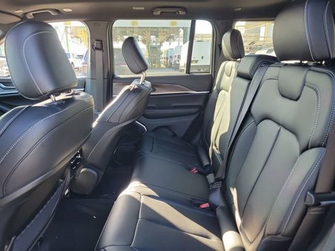 New 2026 Jeep Grand Cherokee Limited image 12