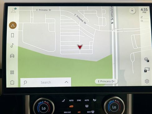 Used 2023 Land Rover Range Rover Long Wheelbase SE image 14