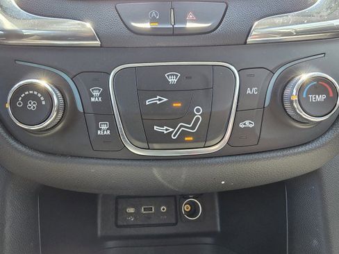 Used 2023 Chevrolet Equinox LT image 24