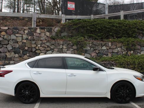 Used 2017 Nissan Altima 2.5 SR w/ Midnight Edition Package image 5