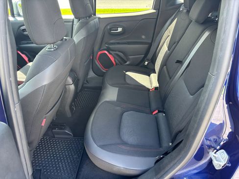 Used 2017 Jeep Renegade Trailhawk w/ Popular Equipment Group AWD/4WD image 15