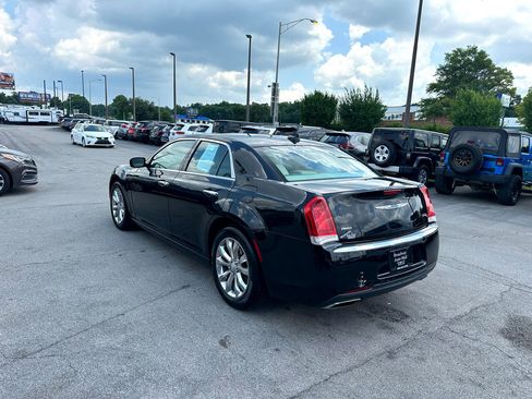Used 2016 Chrysler 300 C image 5